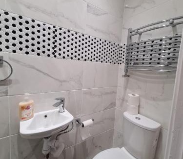 Hillingdon House | Spacious Double Room Ideal for Professionals Heathrow Uxbridge Access StockleyPark Brunel University Hillingdon Hospital Prologis Park