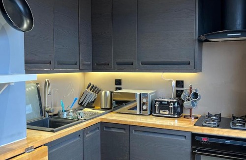 Oldham Apartment | Spacious Duplex Apartment in Greater Manchester - Fast Wifi - Kingsize Bed