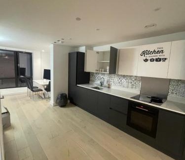Slough Apartment | Spacious Flat for Professional