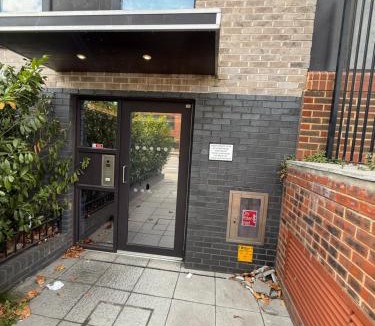 Slough Apartment | Spacious Flat for Professional