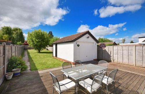 Hereford House | Spacious Free Parking 5 Mins from City Centre