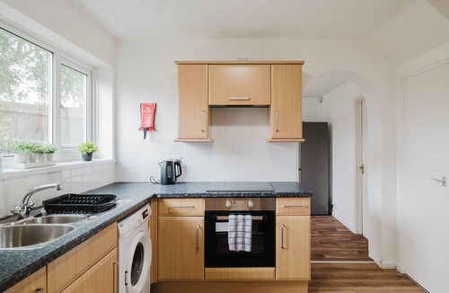 Northampton House | Spacious 3-Bed Home with Free Parking