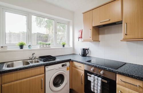 Northampton House | Spacious 3-Bed Home with Free Parking