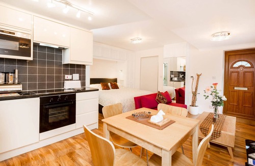 Henley-on-Thames Apartment | Spacious Henley On Thames Studio Apt Close To Oxford, London, Windsor & Reading