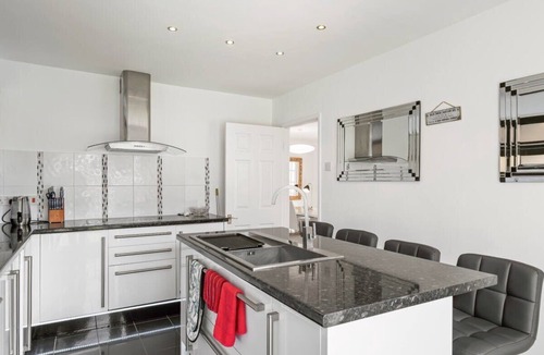 Portmellon House | Spacious Home 5 min Walk to Portmellon Beach