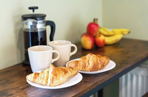 Smethwick House | Spacious Home, Contractors, Super King Beds, Free Parking, Fast Wi-Fi, Netflix