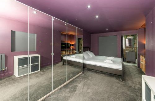 Tilehurst House | Spacious Home Heated Pool April-Sep in Tilehurst - Pass the Keys