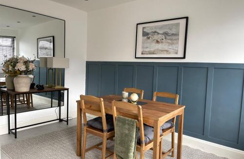 Leeds Apartment | Spacious home in Woodhouse sleeps 10 guests!