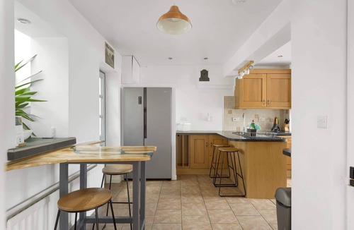 Barnstaple House | Spacious House Large Patio & Free Parking
