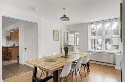Barnstaple House | Spacious House Large Patio & Free Parking
