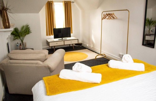 Acocks Green House | Spacious Large Group House Near NEC and Airport