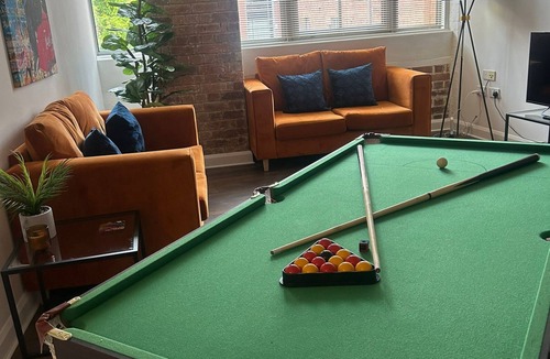 Leicester Apartment | Spacious Leicester Apt with Free Parking, Sleeps 6
