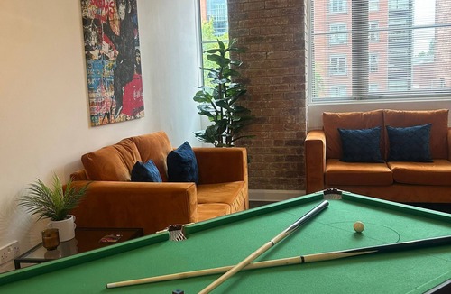 Leicester Apartment | Spacious Leicester Apt with Free Parking, Sleeps 6