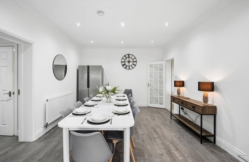 Datchet House | Spacious & Light Family Home, Garden & Parking - Pass the Keys