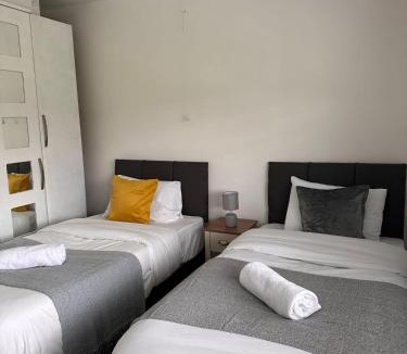 Walsall House | Spacious Luxurious Serviced Accommodation 1