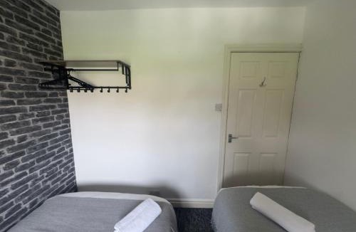 Walsall House | Spacious Luxurious Serviced Accommodation 1
