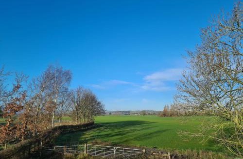 Severn Stoke House | Spacious Luxury 1 bed house parking dogs welcome
