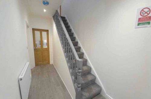 Bangor House | Spacious & Modern 4 Bedroom Holiday Home Gwynedd