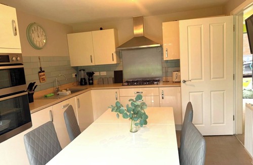 Corby House | Spacious Modern 4-Bedroom Detached Home in Corby