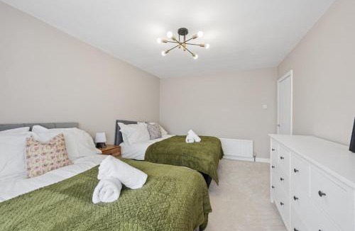 Kearsley House | Spacious Modern home in the heart of Whitefield - Private Driveway Parking