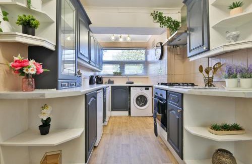 Fairwater House | Spacious & Modern Triple-Story Cardiff Home with Pool Table