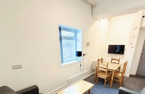 Ormskirk Apartment | Spacious Ormskirk Contractor Stay by PolkaStays