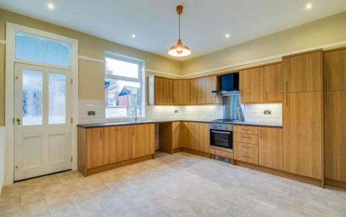 Altofts House | Spacious Private Room with TV in Shared House