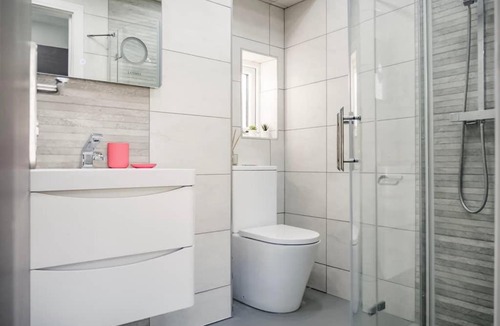Roath Apartment | Spacious Self Contained New Build, 10 Minutes from City Centre
