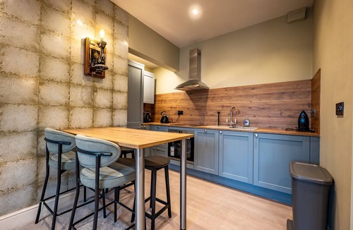 Newark Apartment | Spacious Studio with Shower in heart of Newark