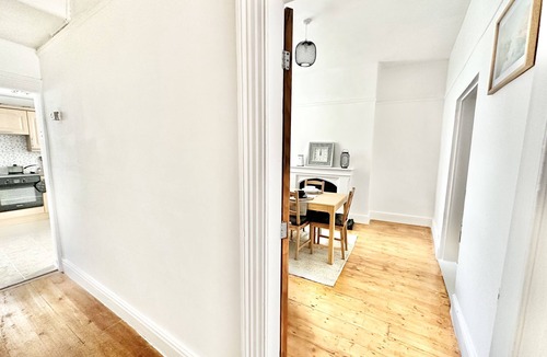 Wallasey House | Spacious Three Bed House & Private Garden - New Brighton Beach & Promenade