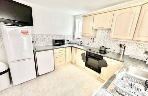 Wallasey House | Spacious Three Bed House & Private Garden - New Brighton Beach & Promenade