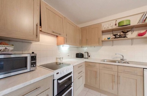 West Hill Apartment | Spacious Two Double Bedroom Flat