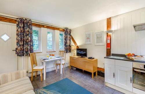 Hay-on-Wye House | Sparrows Nest - Ukc6437