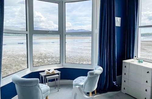 Beaumaris Villa | Spinnaker House - Eight Bedroom Villa, Sleeps 16