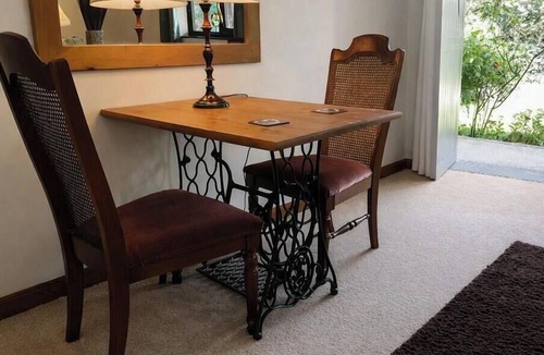 Langford Apartment | Split level apartment - King Bed