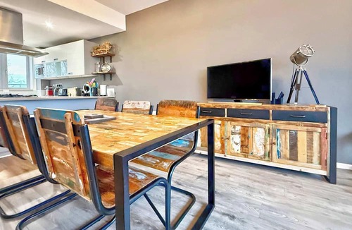 Chelmsford Apartment | Split level unique large 2BDR apartment