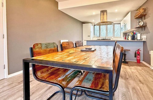 Chelmsford Apartment | Split level unique large 2BDR apartment