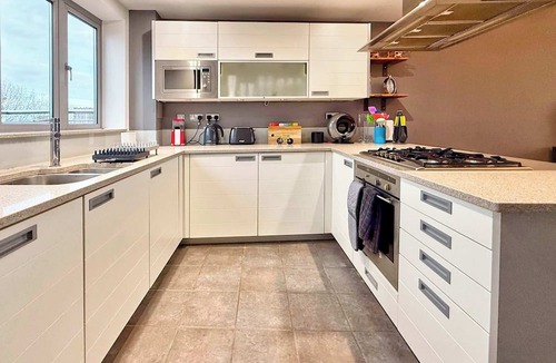 Chelmsford Apartment | Split level unique large 2BDR apartment