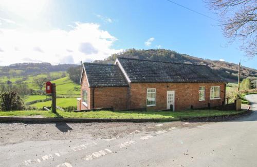Llanfyllin House | Spring Bank