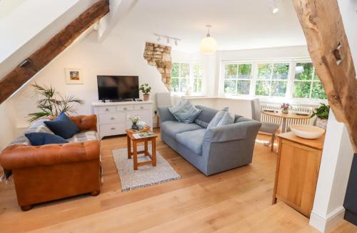 Stroud House | Spring Cottage