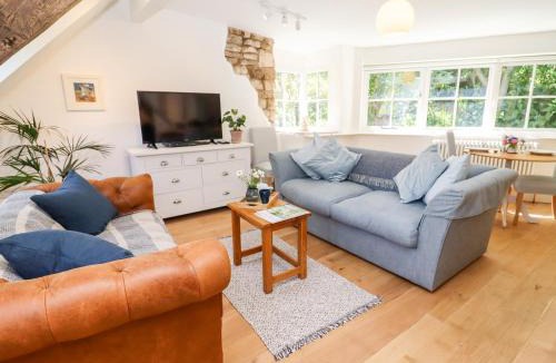 Stroud House | Spring Cottage