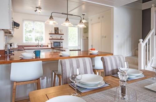 South Cerney House | Spring Lake 14, Lakeside Retreat - Waterside Lodge, Watersports, Sleeps 6