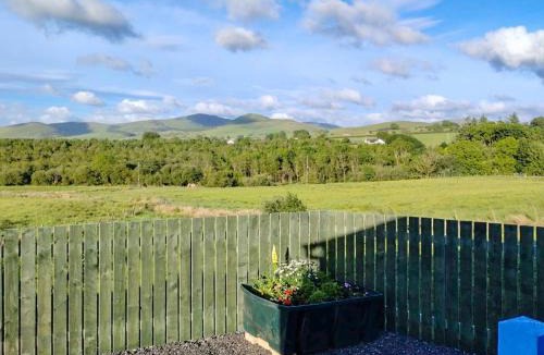 Rowrah House | Spring Meadow Shepherds Hut