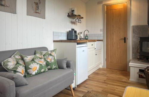 Rowrah House | Spring Meadow Shepherds Hut