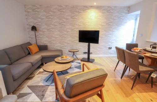 Bedale House | Spring Rose