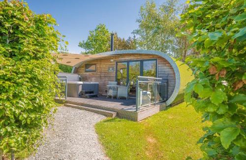 Cowan Bridge Apartment | Spring Wood Luxury Pod with Hot Tub at Fell View Park Kirkby Lonsdale