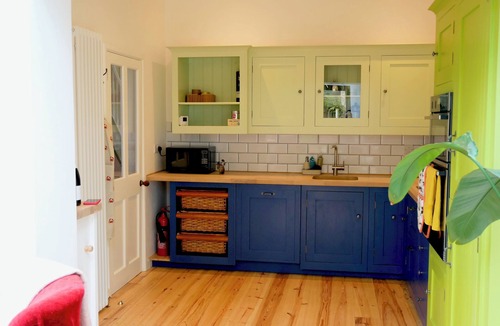 Exeter House | St James: Light, airy house with garden near Exeter university and town centre.