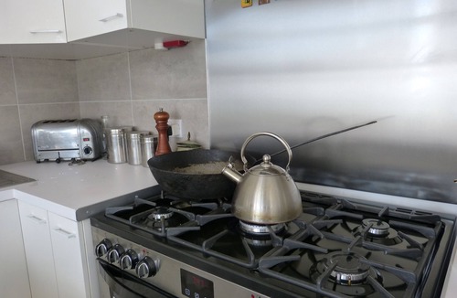 Ewhurst Green Apartment | St Leonards On Sea - Seafront First Floor Flat W/Stunning Sea View