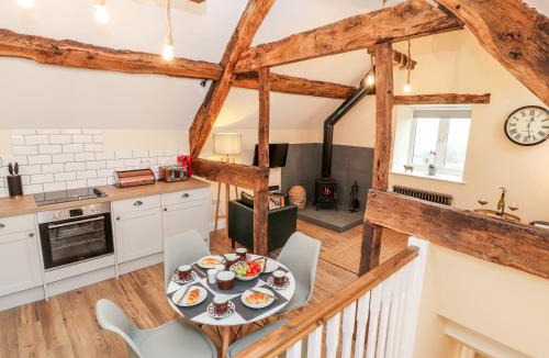 Oswestry House | Stabl, Plas Moelfre Hall Barns