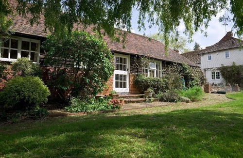 Tonbridge Cottage | * Stable Cottage * Hamptons Farmhouse, Child Friendly Holidays